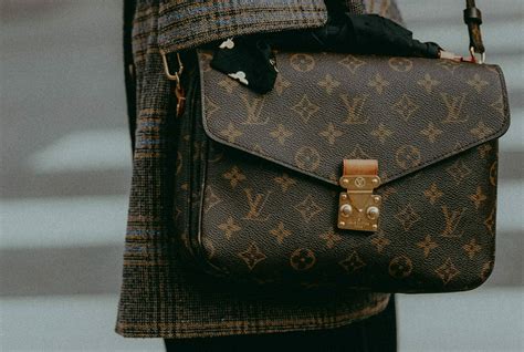 lv riem echt|9 Manieren om Neppe Louis Vuitton te Herkennen .